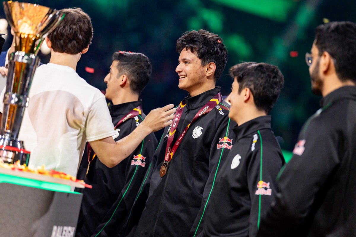 .<a href="/Trk511__/">Falcon Trk511</a> with Falcons:

-RLCS Raleigh Major Champion 🇺🇸
-FIFA World Cup Champion 🌍
-4 RLCS LAN Finals 🥈
-19 RLCS Regional Championships 🏆
-3 Saudi eLeague Championships 🇸🇦

What a legend for Falcons 💚