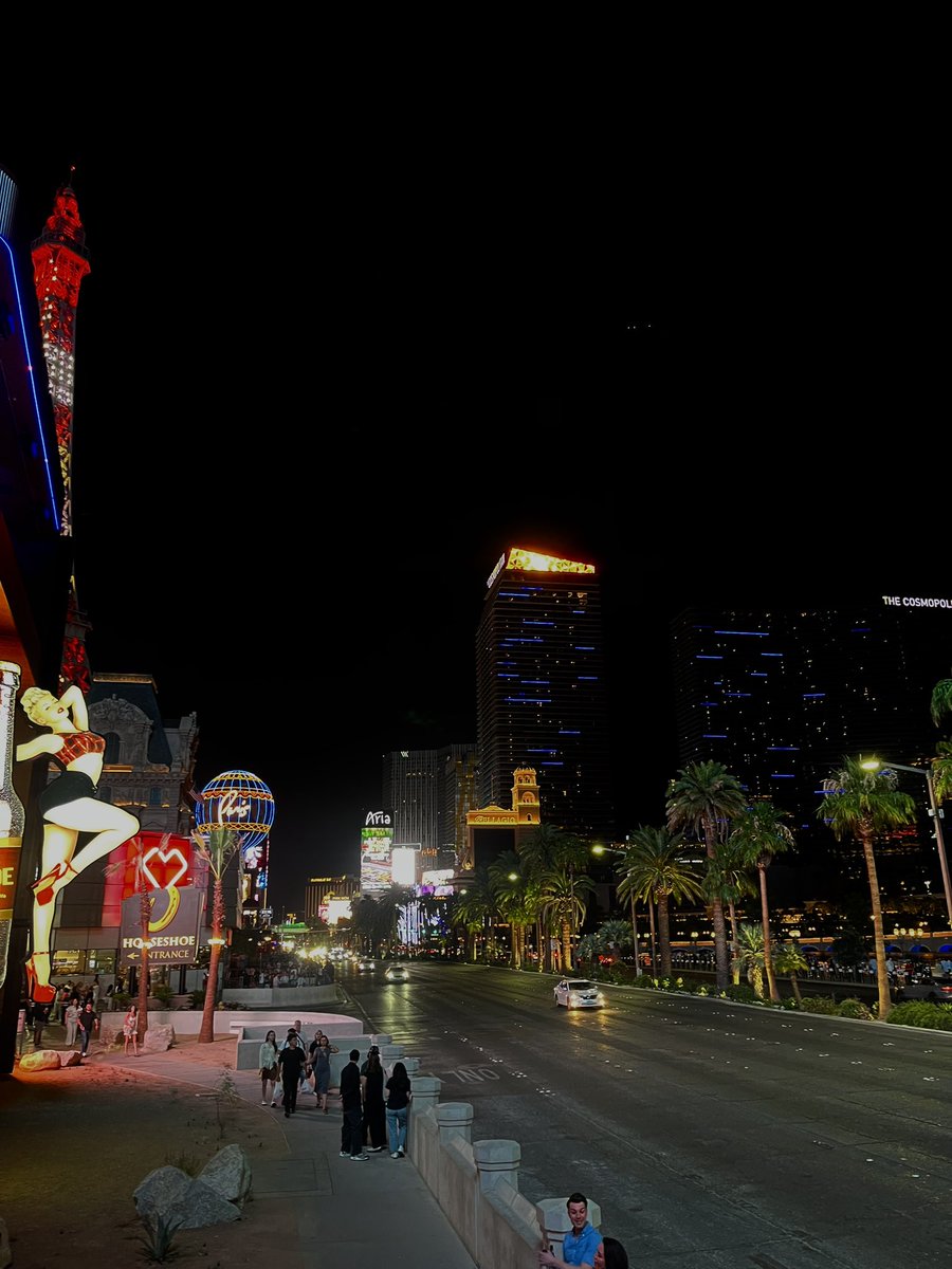 j9_giuseppe's tweet photo. Vegas baby 🎰♠️ 
#explore #fypシ #truereligion #vegas https://t.co/7Zr9r2UReh