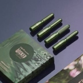 Ariana Grande Charts tweet media