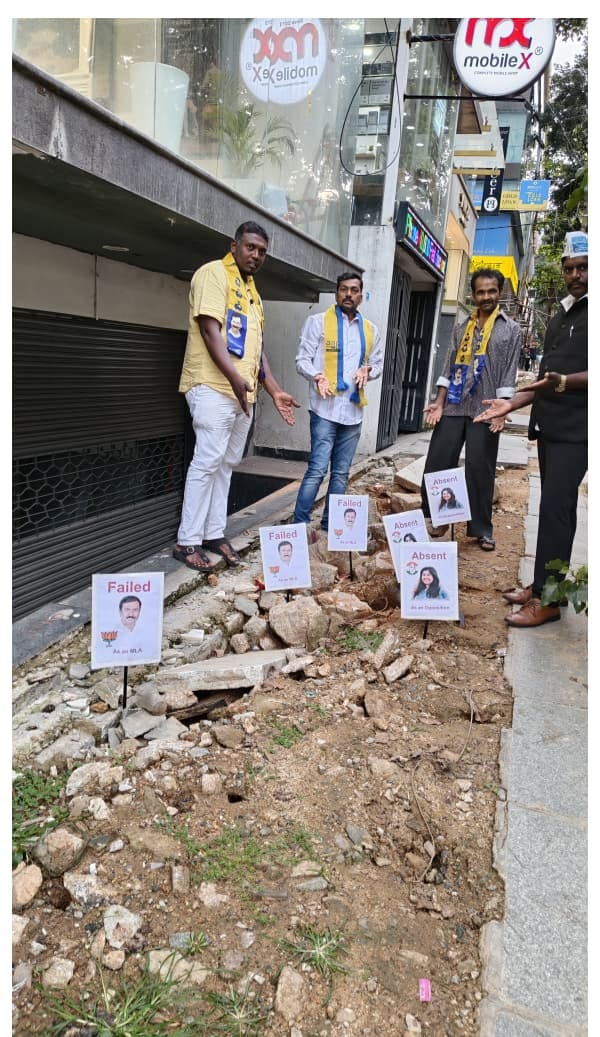 Ashokmruthyu's tweet image. Gross misrule by @INCKarnataka and @BJP4Karnataka leading to the pathetic state of Infrastructure in Jayanagar.

Current MLA Of BJP @CKRBJP and the opposition MLA @Sowmyareddyr have gone to deep sleep.

People of  Jayanagar are in distress.

@AAPBangalore @aapkaprithvi…