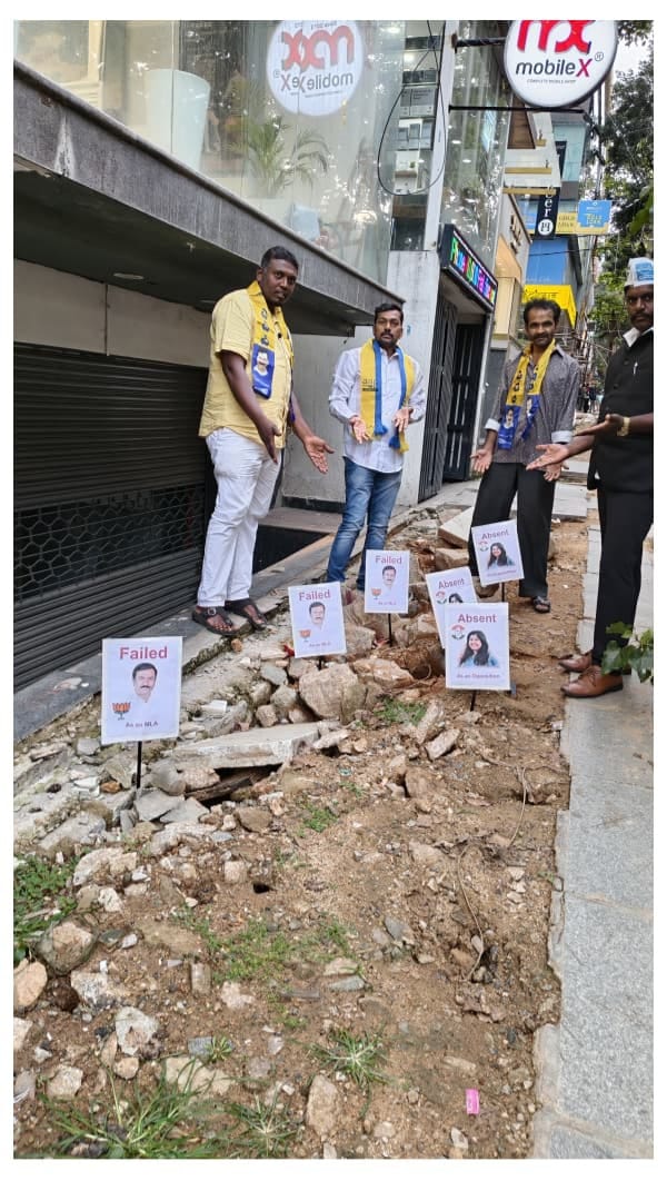 Ashokmruthyu's tweet image. Gross misrule by @INCKarnataka and @BJP4Karnataka leading to the pathetic state of Infrastructure in Jayanagar.

Current MLA Of BJP @CKRBJP and the opposition MLA @Sowmyareddyr have gone to deep sleep.

People of  Jayanagar are in distress.

@AAPBangalore @aapkaprithvi…
