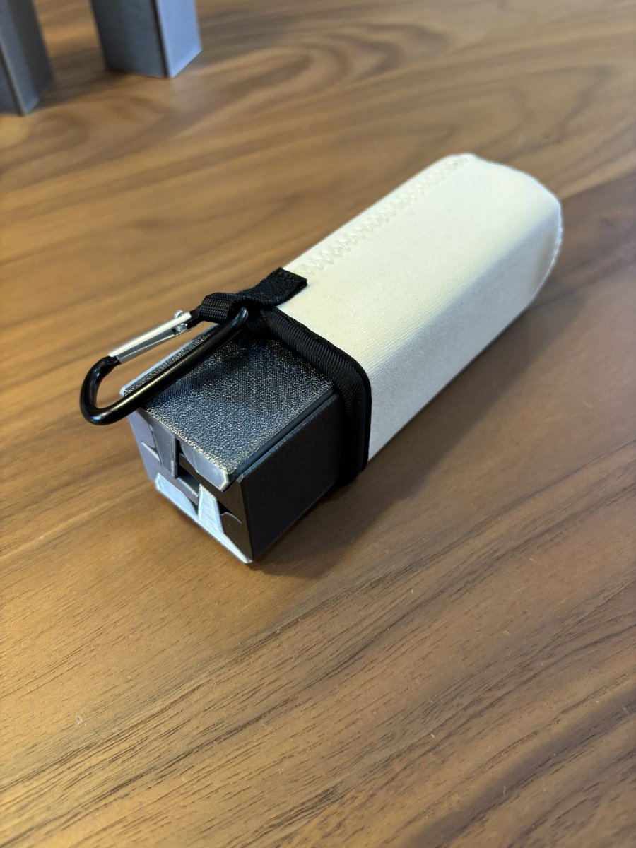 携帯型ボドゲ用カードスタンドをプレゼント！
フォロー+リポスト＋いいねしてくれた方の中から3名様
期限は本日23日23時59分まで

立て掛け式のカードスタンドです
4本で1セット
磁石が仕込まれており1セットで組めるので持ち歩きに便利です

カラーはブラックとシルバー各2本で1セット
→