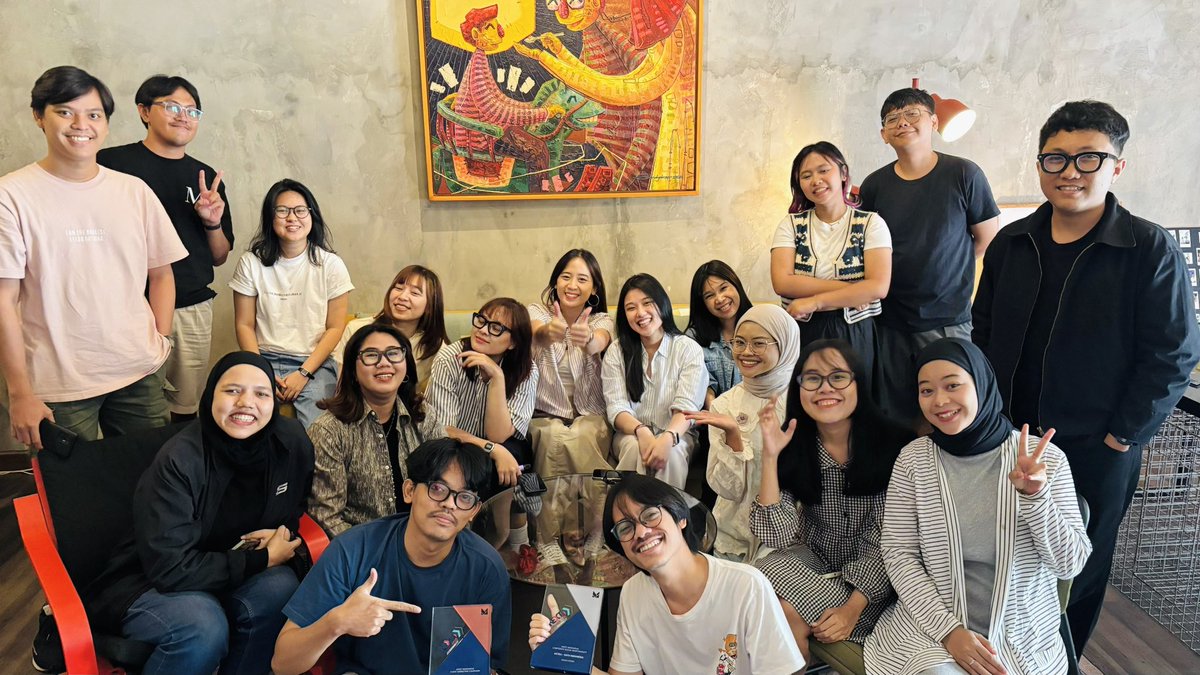 Every lembur dan kerja weekend jadi worth it kalo menang awards🥺