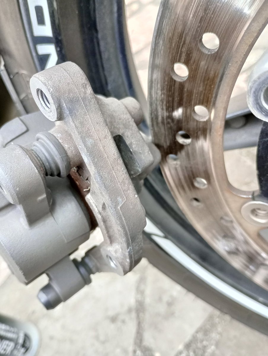 2年間乗りっぱなしのツケは
多くの錆
固着
作動不良
いっぱいあるね〜〜笑
#VTR250