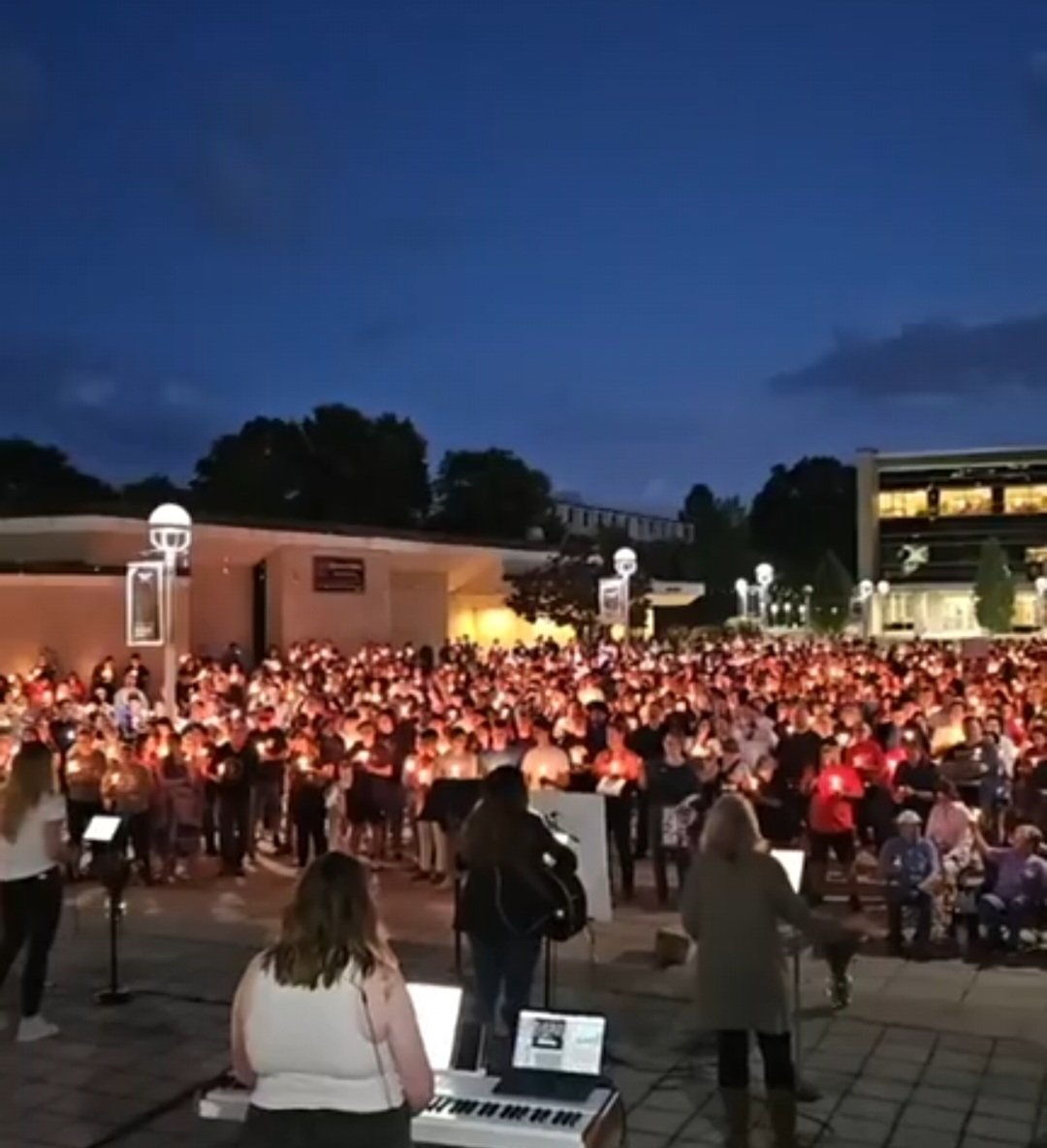 BeeSue64687496's tweet image. Charlie Kirk vigil at Missouri State University Springfield