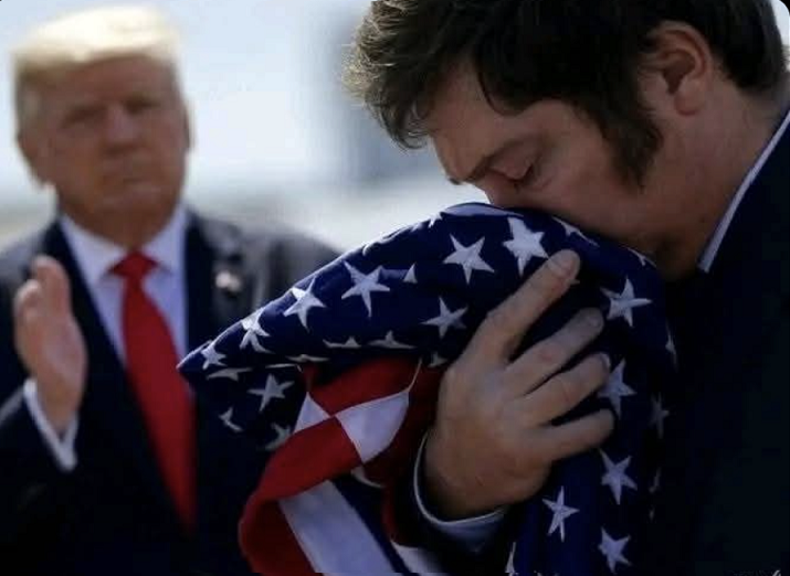 MartnPeiretti1's tweet photo. 🚨AHORA🚨 Gravísimo. ¿Y si despiertan en el Congreso?. Milei le acaba de prometer a Trump, que si el Tesoro de EEUU le da un endeudamiento para llegar a octubre, le entrega el manejo de tierras raras en nuestro país. Milei consiguió el apoyo de 3 gobernadores. Rematan el país. https://t.co/whDMhONvGo