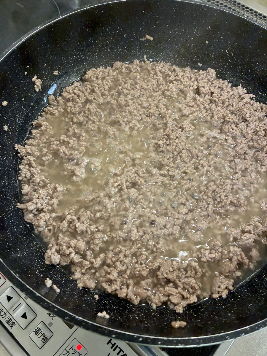 kokesi_nojob's tweet photo. 某激安スーパーの合挽肉800gを炒めたら230gが脂でした。残った肉はパサパサ。これ豚の脂身じゃなくてラード混ぜてるな…安かろう悪かろうだな https://t.co/gN6F9fEAbm