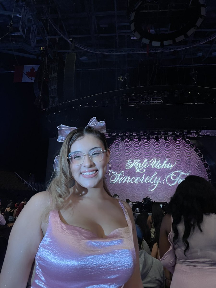 mishellyyy's tweet image. #TheSincerelyTour