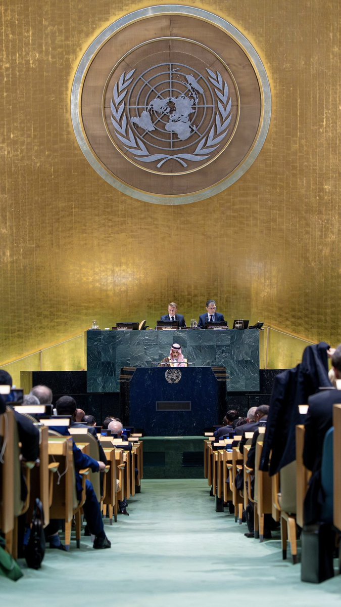 __binamer's tweet image. موقف #السعودية في الأمم المتحدة اليوم امتداد لتاريخٍ طويل من الكفاح والدفاع عن القضايا العادلة، وفي مقدمتها قضية فلسطين. 🇸🇦
موقف يملأ القلوب فخرًا ويزيد الاعتزاز بوطنٍ لا يحيد عن الحق أبدًا.

#ولي_العهد_الأمير_محمد_بن_سلمان 🇸🇦🫡
#فيصل_بن_فرحان 🇸🇦🫡