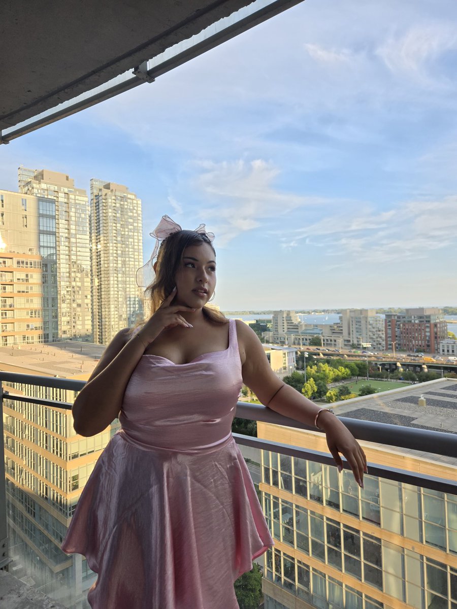 mishellyyy's tweet image. #TheSincerelyTour