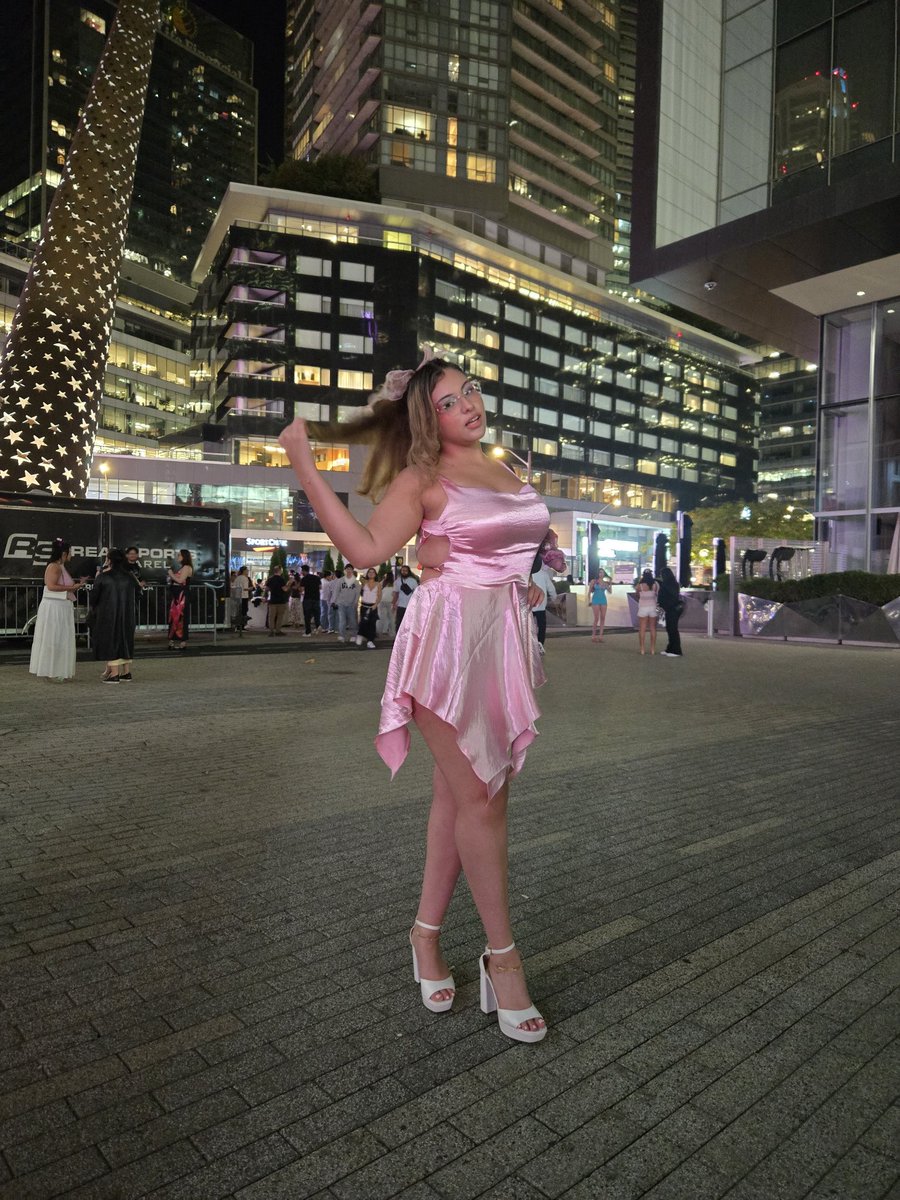 mishellyyy's tweet image. #TheSincerelyTour