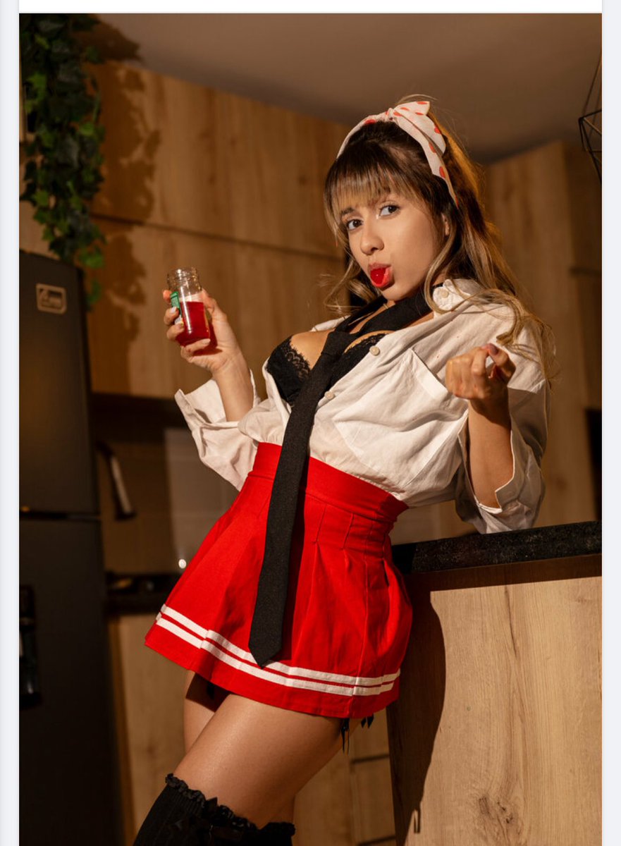 dphan101's tweet image. My love for red 
Classic