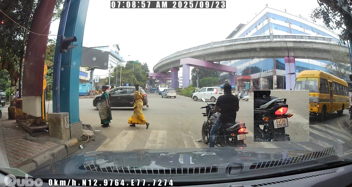 shenoyc's tweet photo. @blrcitytraffic @btppubliceye: Traffic Violation
Vehicle# KA53HU9034
Location/Date/Time: Vydehi Junction Signal, 23 Sept, 7:08 AM.
Violation: Stopping on Zebra crossing,No Helmet, Talking on Mobile while riding. https://t.co/iuFPSLuwsS