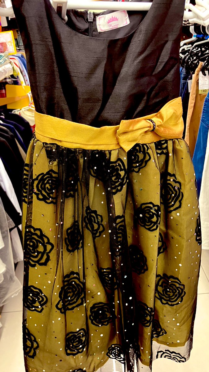 offhouse_befu's tweet image. ハロウィンの仮装やセレモニーやパーティで使えるキッズドレス👗💖
たくさん揃ってます👧🏻🎀
#オフハウス
#キッズ
#ドレス
#仮装
#ハロウィン
#パーティ
