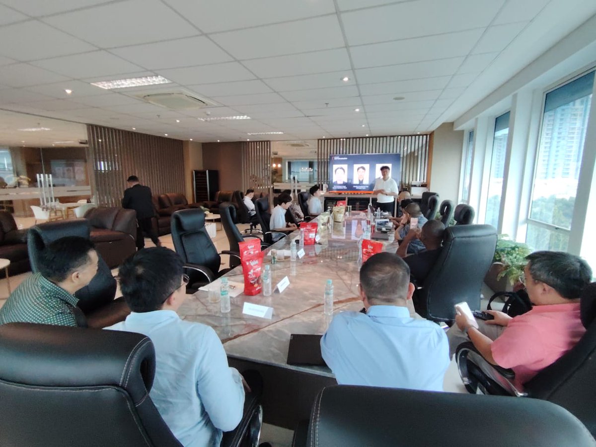 ultratrexgroup's tweet photo. “The meeting was not just a meeting — we call it a sharing of ideas, where both sides exchanged insights, discussed improvements, and aligned on future directions.”  #Ultratrex #BusinessPartnership #TrustedPartner #GrowthTogether #amphibiousexcavator https://t.co/Rq9ZsIdzmj
