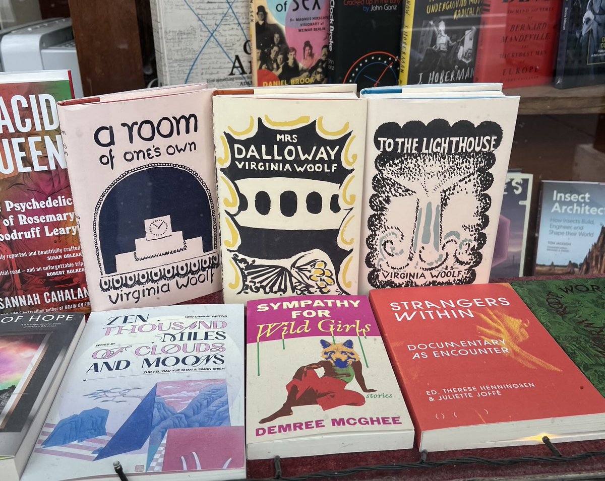 Loving these Virginia Woolf classics in the original Vanessa Bell jacket designs <a href="/paperback_books/">Paperback Bookshop</a>⁩ #Woolf #HogarthPress #VintageClassics ⁦<a href="/penguinrandom/">Penguin Random House 🐧🏠📚</a>⁩