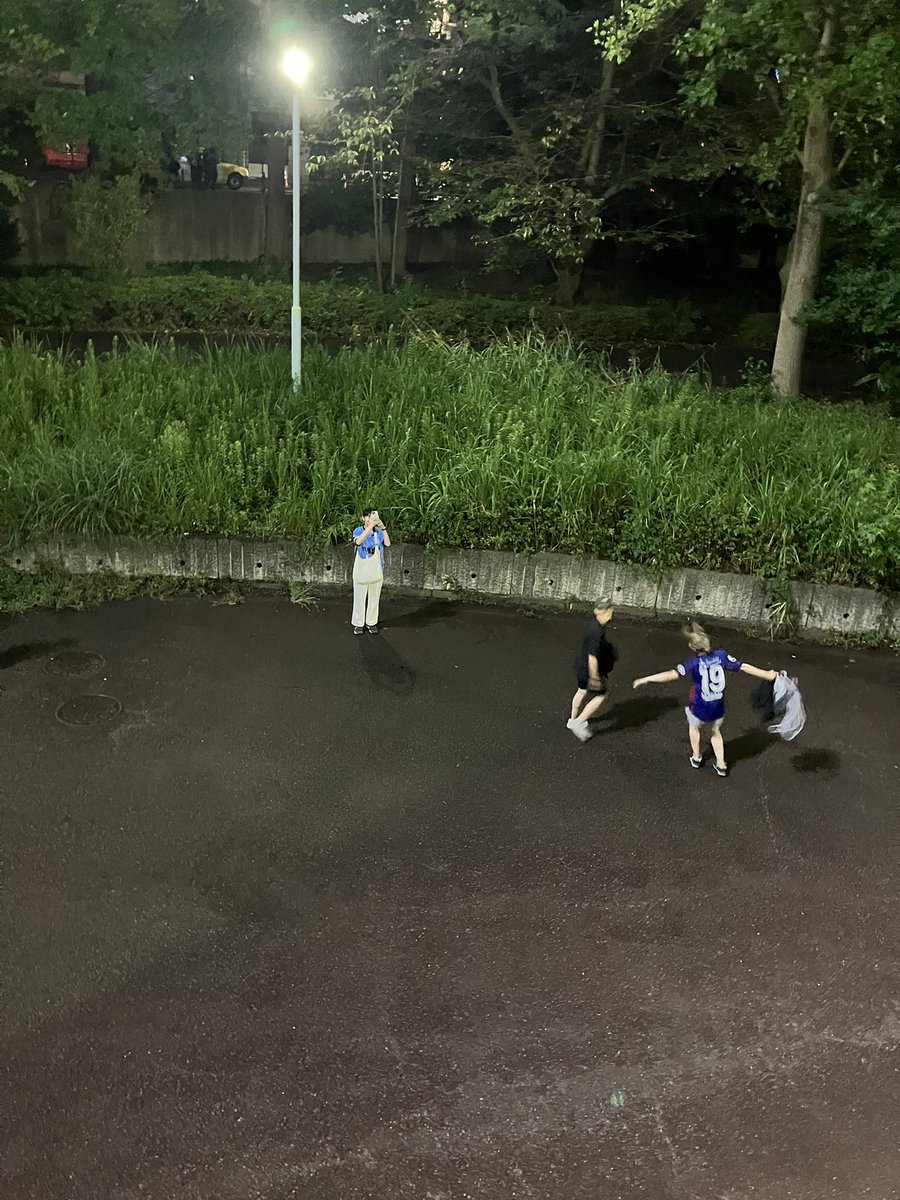 その下からの写真か動画、こっそりください🐬🙏
(手前の東京チーム、楽しそうでいいね 笑)