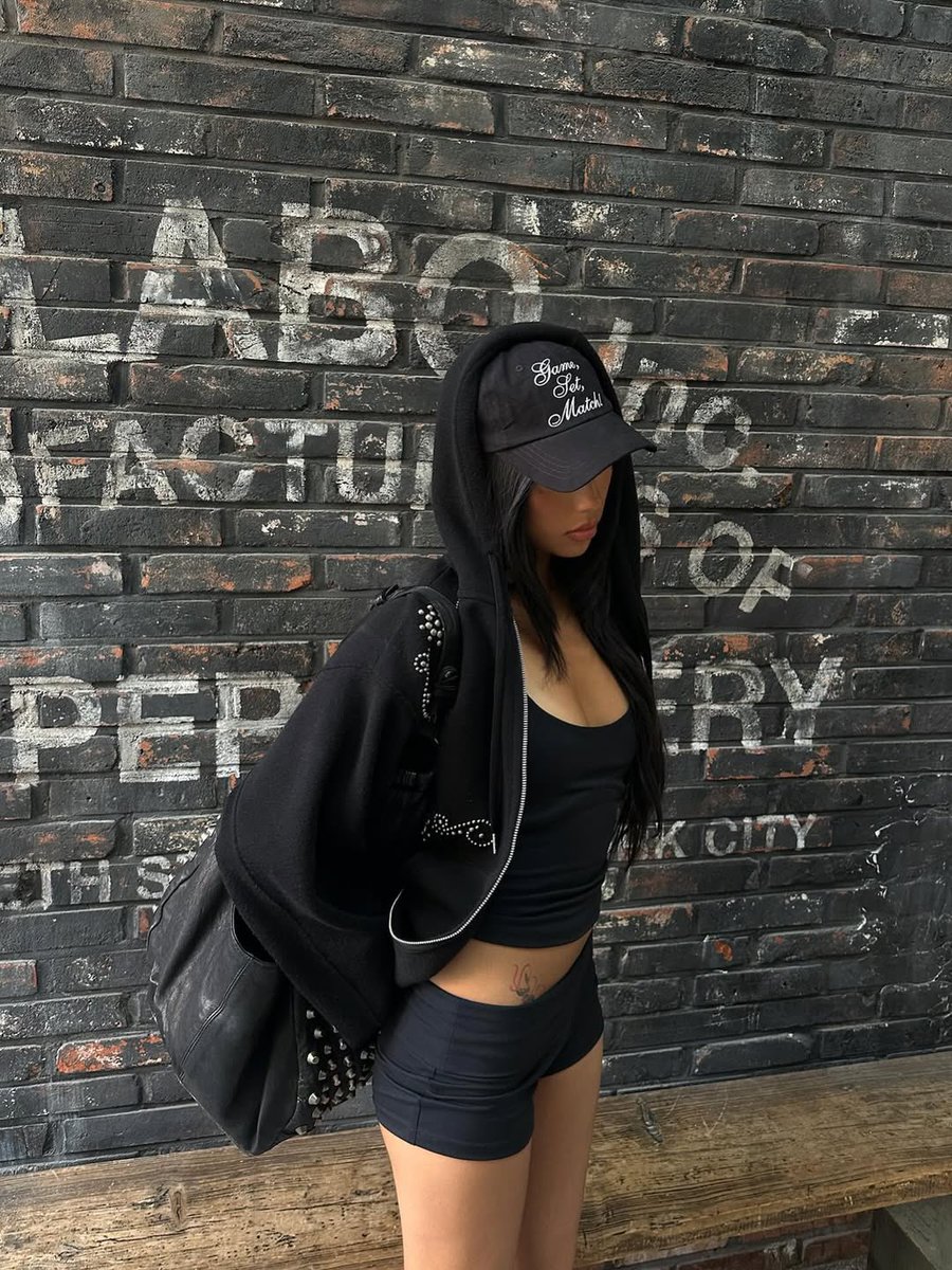 Noabodytolove's tweet photo. my bestie is sexier than ur bestieeeeeeeee 😍 thanx for hanging with me today i almost forgot what the outside was like #ivestagram @SAPPHIRESTRIKES https://t.co/esJjoxls01