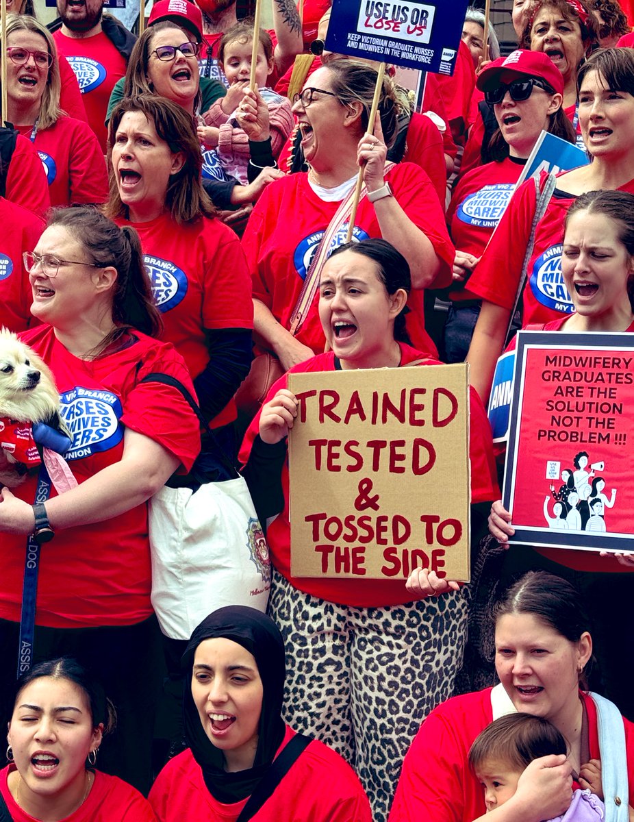 lhilakari's tweet photo. 2000 graduate nurses/midwives without a job.

They rallied at Parliament. 

Many in tears. They studied, did  placements &amp; chose this work while we were in a pandemic.

The Govt funded these position with the promise “to jump straight into the important work they do”.

#springst https://t.co/FRp6e58vBF