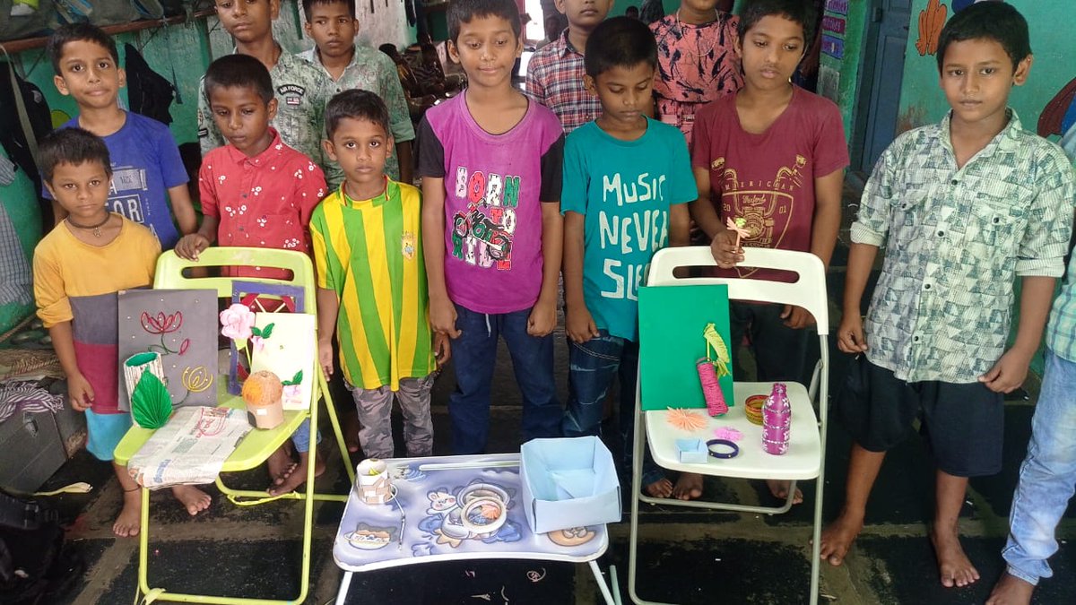 drmgnt's tweet image. #SustainabilityInAction 
Under #SHS2025 &amp;amp; #Youth Connect, GNT Division adopted Matrushri Children’s Home.
Kids learnt #RRR activities by recycling bottles into pen stands n other items.Recycled bags from old clothes distributed.Dry rations donated.Children pledged to shun plastic