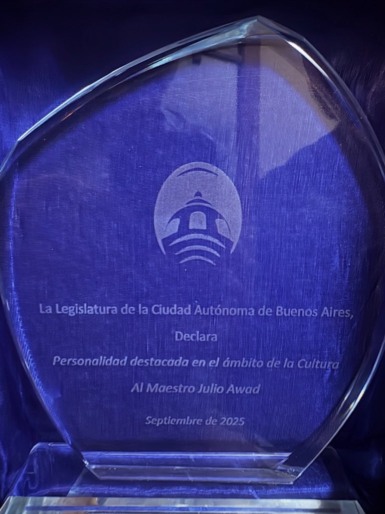 Hoy quiero compartir con ustedes una enorme alegría y orgullo personal: he recibido el reconocimiento como Personalidad Destacada de la Cultura. 

Este premio no es solo para mí, sino para todas las personas que han estado cerca, apoyando, inspirando y creyendo en este camino.