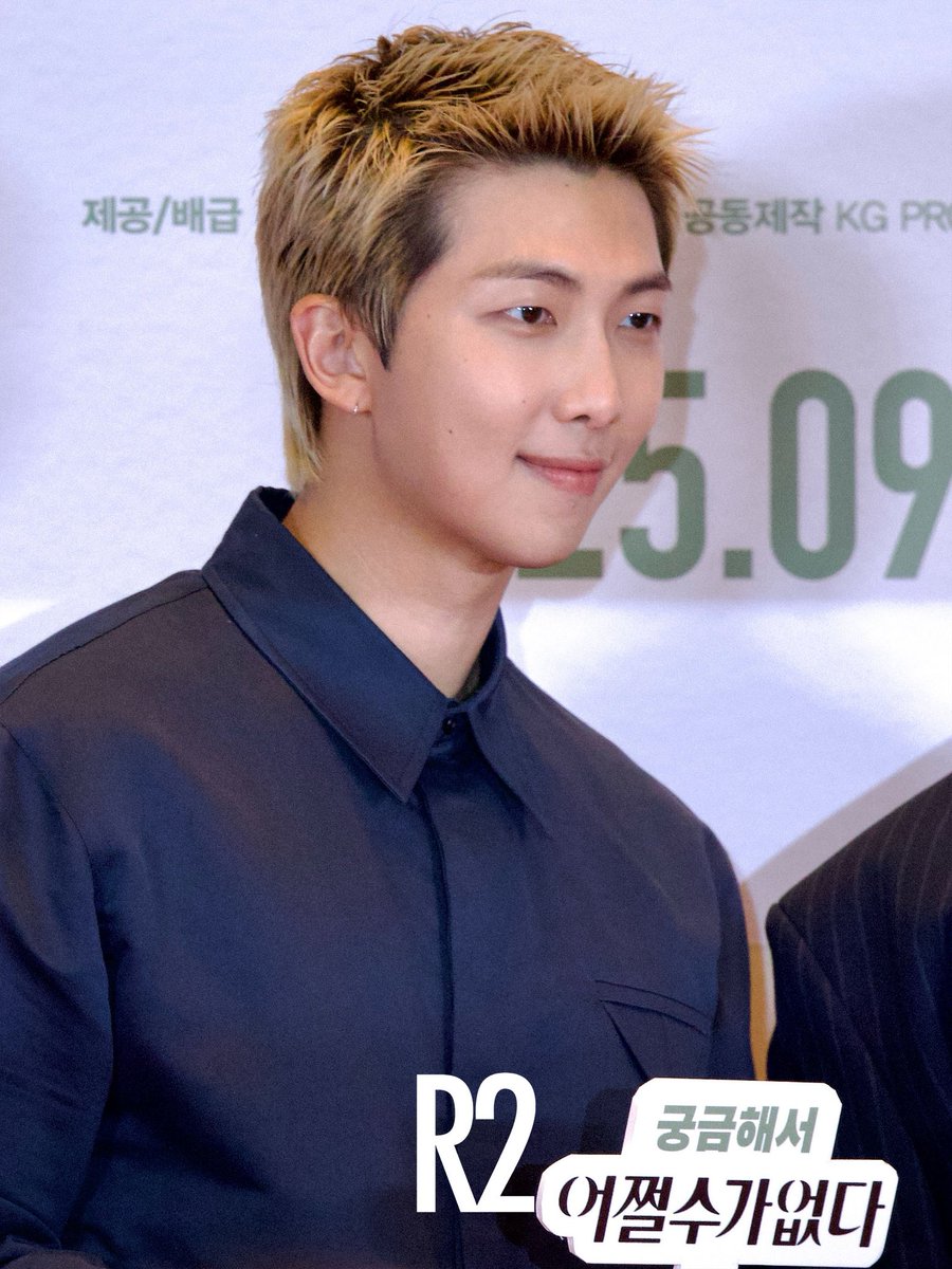 RTWOBTS2's tweet photo. 250922 어쩔수가없다 VIP 포토월 알엠

#알엠 #방탄소년단 #BTS #김남준 #남준 #RM #NAMJOON @BTS_twt https://t.co/pACEnFVQVQ