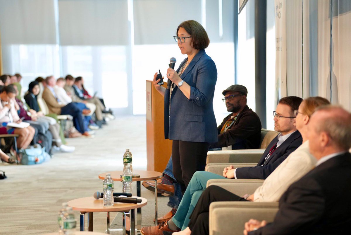 AIHealthMIT's tweet image. Thank you to @LeciaSequist for leading and organizing this fascinating panel on deploying Sybil in different hospital settings w/ Florian Fintelmann, Raymond Osarogiagbon, @MaryPasquinelli, and Bill Mayfield! #AICures2025