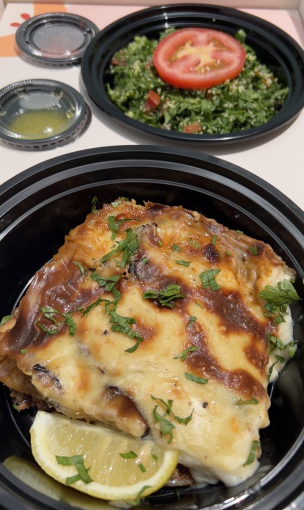 KsaMellow's tweet image. افضل المكونات الطازجة والمحلية واحسن #الوصفات المدروسة اللذيذة والصحية والمنوعة يومياً توصلك الدوام وين ما كنت في #الرياض 

#ميلو اشتراكات غداء يومية وأسبوعية وشهرية

mellow-sa.com/ar/

 #BallonDor