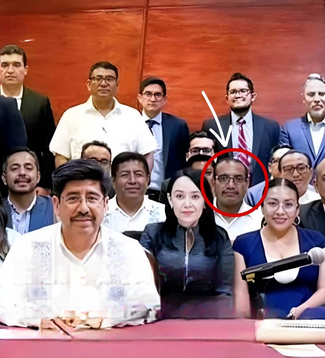 ♦️ĆHËÇÕMÉX♦️🇲🇽🌎 (@sergemex1985) on Twitter photo La neta la gente no votó por esto‼️
Si Hugo Aguilar hubiera dicho que se iba a llevar a trabajar con el al porro ese, estoy segurísimo que no hubiera juntado los votos suficientes para estar en la SCJN. QPM‼️😠👇🏻 La neta la gente no votó por esto‼️
Si Hugo Aguilar hubiera dicho que se iba a llevar a trabajar con el al porro ese, estoy segurísimo que no hubiera juntado los votos suficientes para estar en la SCJN. QPM‼️😠👇🏻