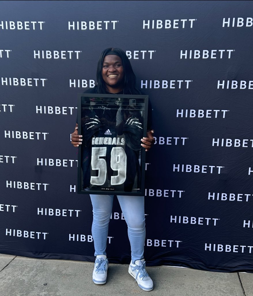 <a href="/FootballShiloh/">Shiloh Football</a> had the honor of helping the new Hibbett Sports on Scenic Hwy kick off their grand opening today! 🏈🎉