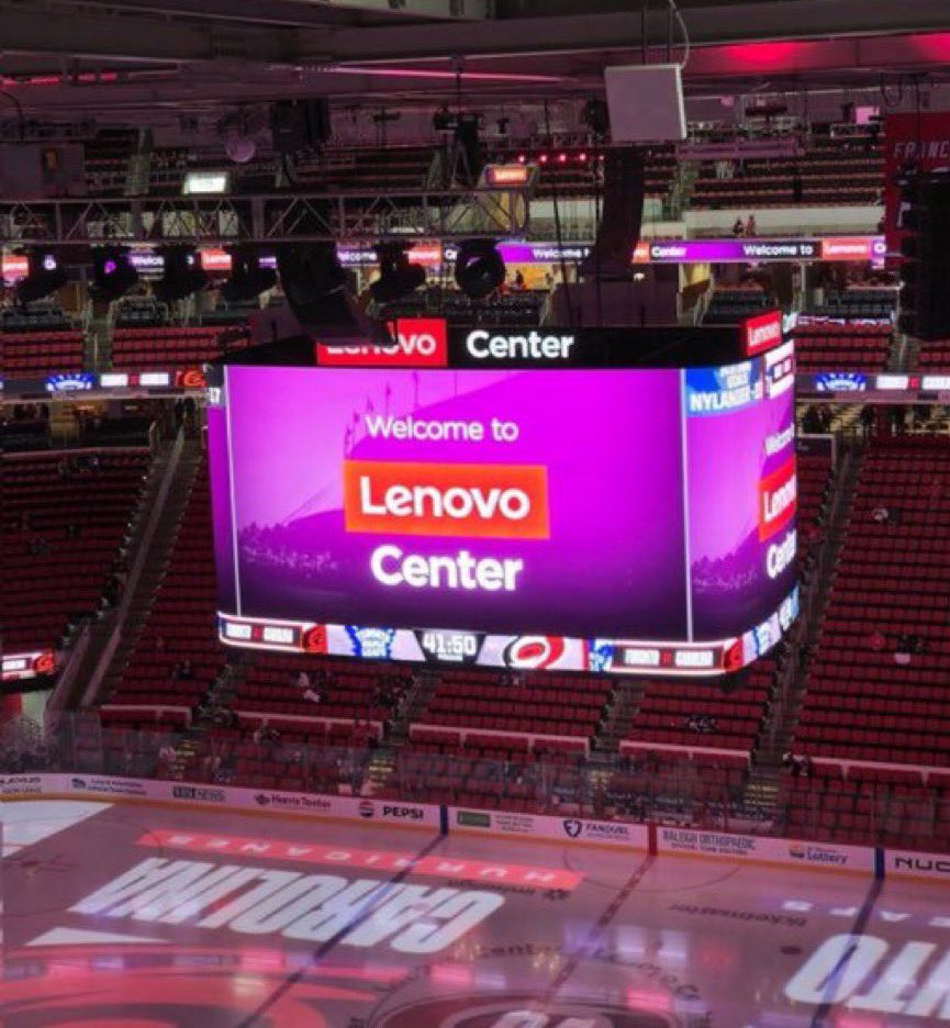 hugelycaniac's tweet photo. Hockey is back! #RaiseUp #BeTheWind https://t.co/NtQokbJFDm