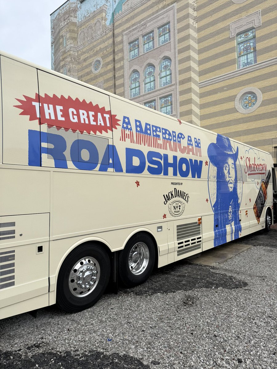 Tour officially starts today! Can’t wait to see yall’s beautiful faces on the road! 🚌 #TheGreatAmericanRoadshow