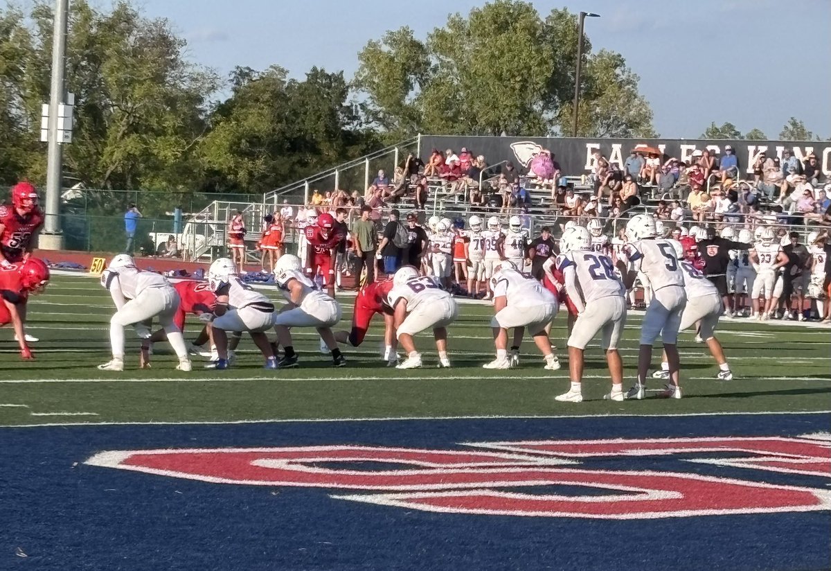 DBethmann_NPHS's tweet image. Grizzlies start the second half with the ball and a 15-3 lead! @NPGrizzliesFB