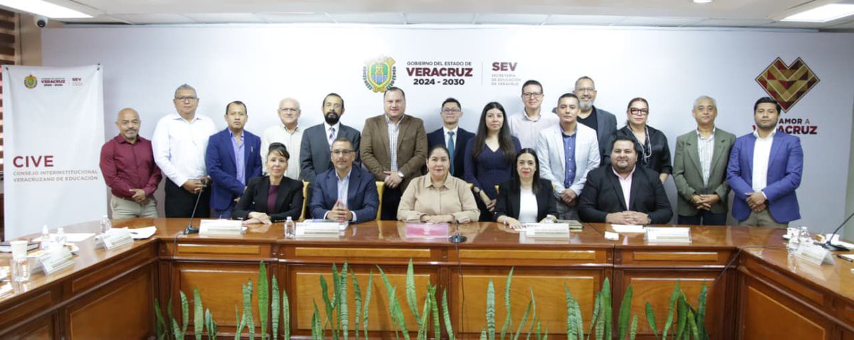 SEducacionVer's tweet photo. 📊 En la Primera Sesión Ordinaria de la CEPPEB se compartieron los avances del Programa POR TI ✨, destacando una planeación ordenada y participativa que impulsa estrategias educativas que transforman la educación en Veracruz.  👩‍🏫📚

#PorAmorAVeracruz 💛 https://t.co/VTnw4h2QSl