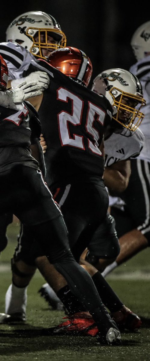 SicilianGalloni's tweet photo. Games 4&amp;5 snaps—Friday Night Lights!💥 #GridironGlow  #DLDominance #InteriorD
#FieldDayFriday  #GameDay  #HSFootball https://t.co/tSQ30Ip40l