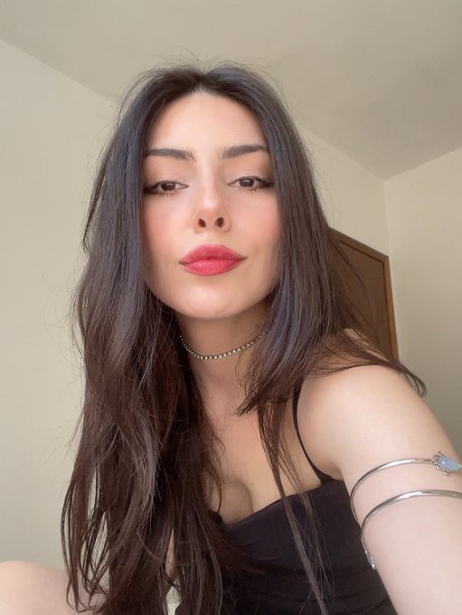 Ardat B De Prestígio - 1 pic. ai vc ta tirando uma sonequinha e eu sento do seu lado pra te acordar e falar que comprei ingresso pro show da gaga no seu cartão https://t.co/iPokPcKbgB