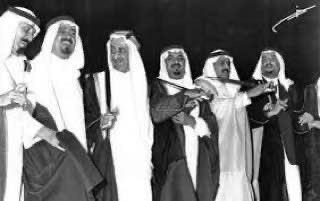 من عامنا الاول الى الخامس وتسعين
 توقف لنا الأمجاد صبح وعشيه
#اليوم_الوطني_السعودي_95