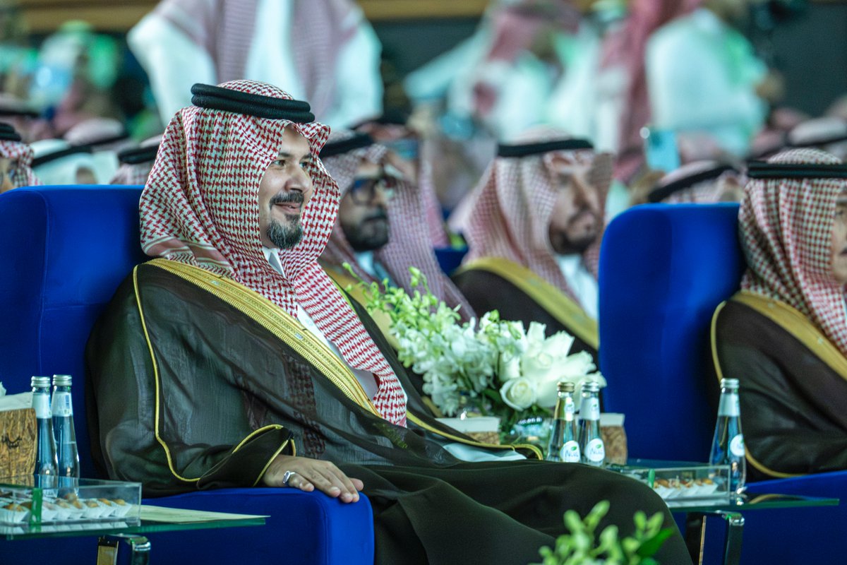 MadinaAuthority's tweet image. سمو أمير المنطقة #سلمان_بن_سلطان يرعى حفل #المدينة_المنورة بمناسبة #اليوم_الوطني_السعودي95، الذي أُقيم تحت شعار #عزنا_بطبعنا، في مركز الملك سلمان الدولي للمؤتمرات.