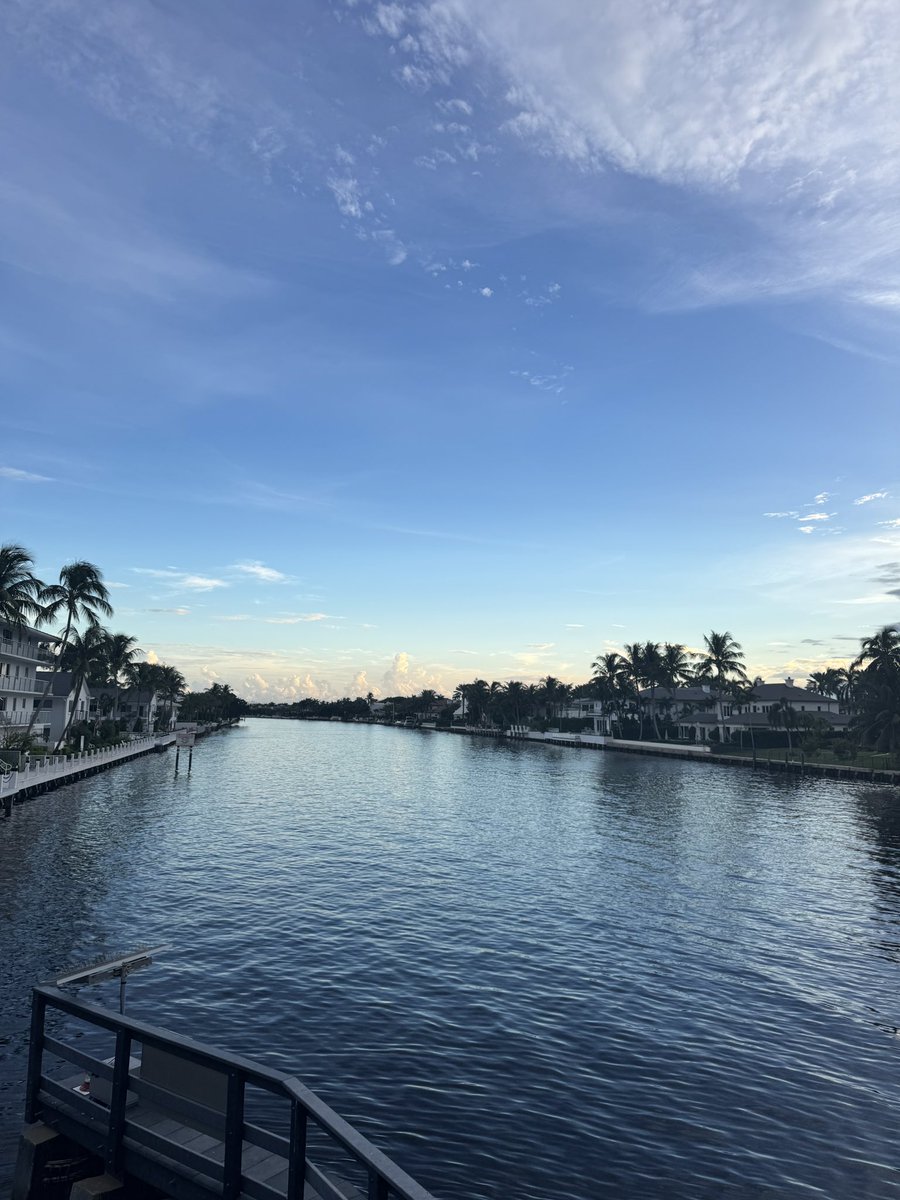 Happy first day of fall to all who celebrate. 🏝️