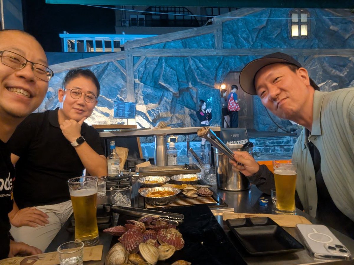 gochujangonbase's tweet photo. Before #AscendSeoul2025 kicked off we had an awesome evening with @GoChapaa discussing life, work and we can do for the Web3 Industry!🔥 

The evening left us with one question, what are you looking forward to as we move towards mainstream adoption?🤔

#Web3 #GTrade #Gochapaa https://t.co/4gb13Qa0ZM