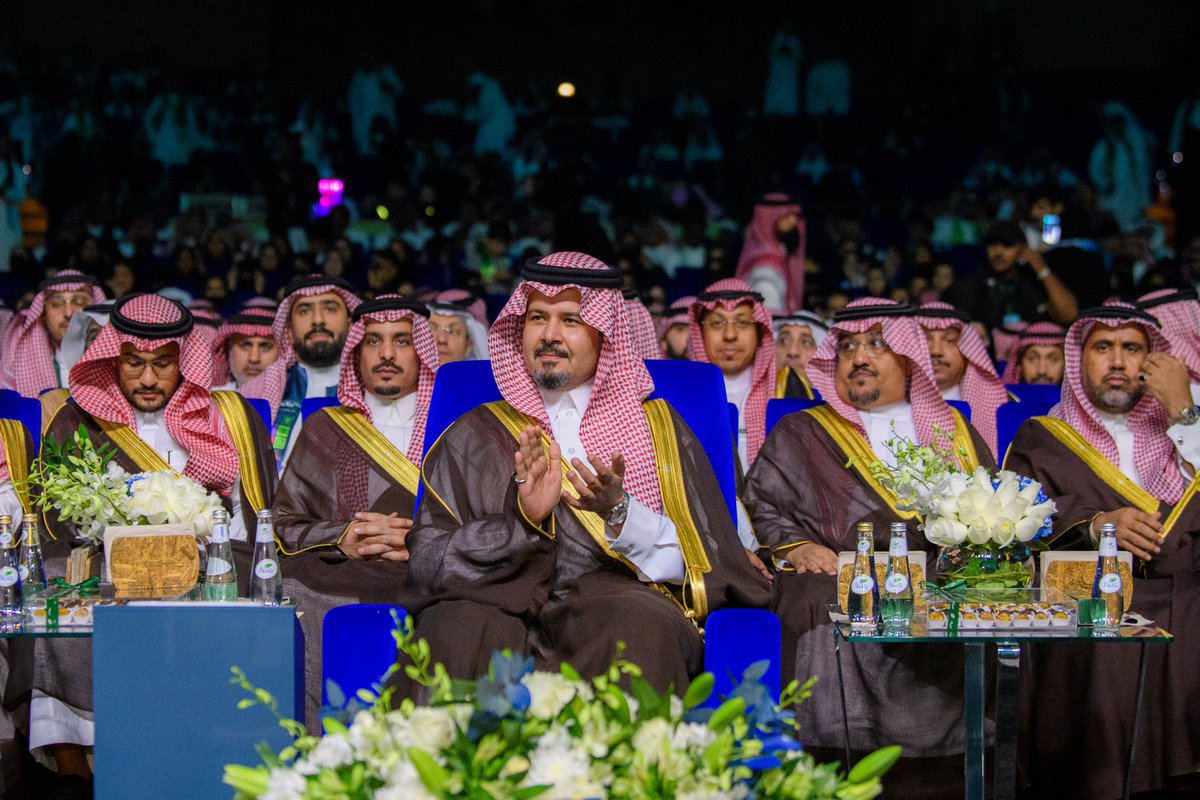 imarat_almadina's tweet image. سمو أمير المنطقة #سلمان_بن_سلطان يرعى حفل #المدينة_المنورة بمناسبة #اليوم_الوطني_السعودي95، الذي أُقيم تحت شعار #عزنا_بطبعنا، في مركز الملك سلمان الدولي للمؤتمرات.