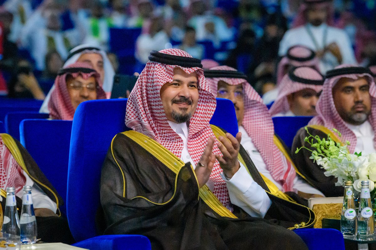 imarat_almadina's tweet image. سمو أمير المنطقة #سلمان_بن_سلطان يرعى حفل #المدينة_المنورة بمناسبة #اليوم_الوطني_السعودي95، الذي أُقيم تحت شعار #عزنا_بطبعنا، في مركز الملك سلمان الدولي للمؤتمرات.