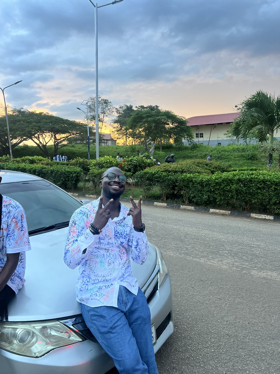 6 years straight
6 years of constant pressure

This is me officially signing out✅
So grateful for the love and support although 

God always❤️