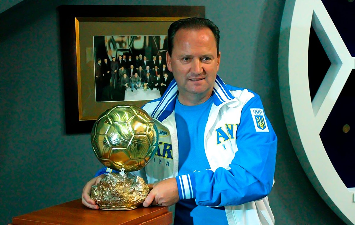 Pensar que el amigo, Igor Belanov ganó el #BallonDor en el año 1986, cuando #Maradona estaba en otra galaxia. El tema fue que sólo premiaban a los jugadores europeos. Por suerte eso se modificó.