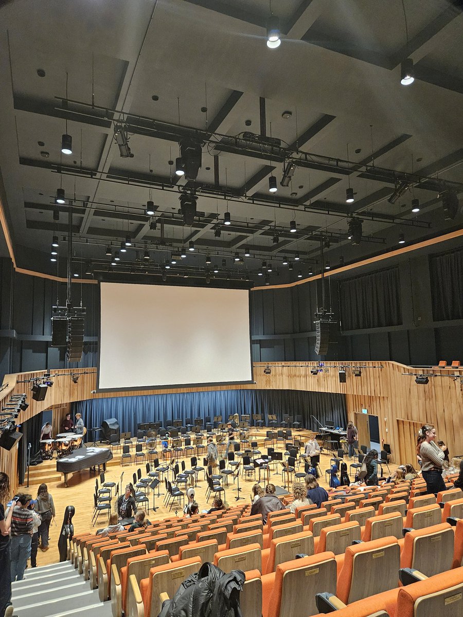 Helen Harrison Conductor tweet media