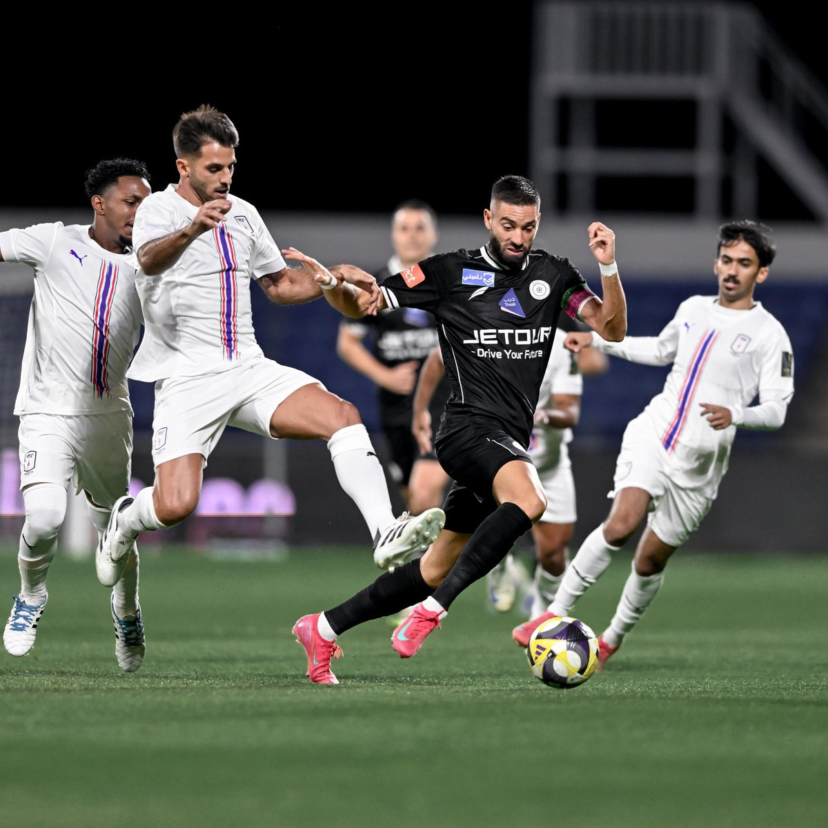 " الكثرة تغلب الشجاعة "

جملة أخترعها الجبان ليدافع فيها عن نفسه