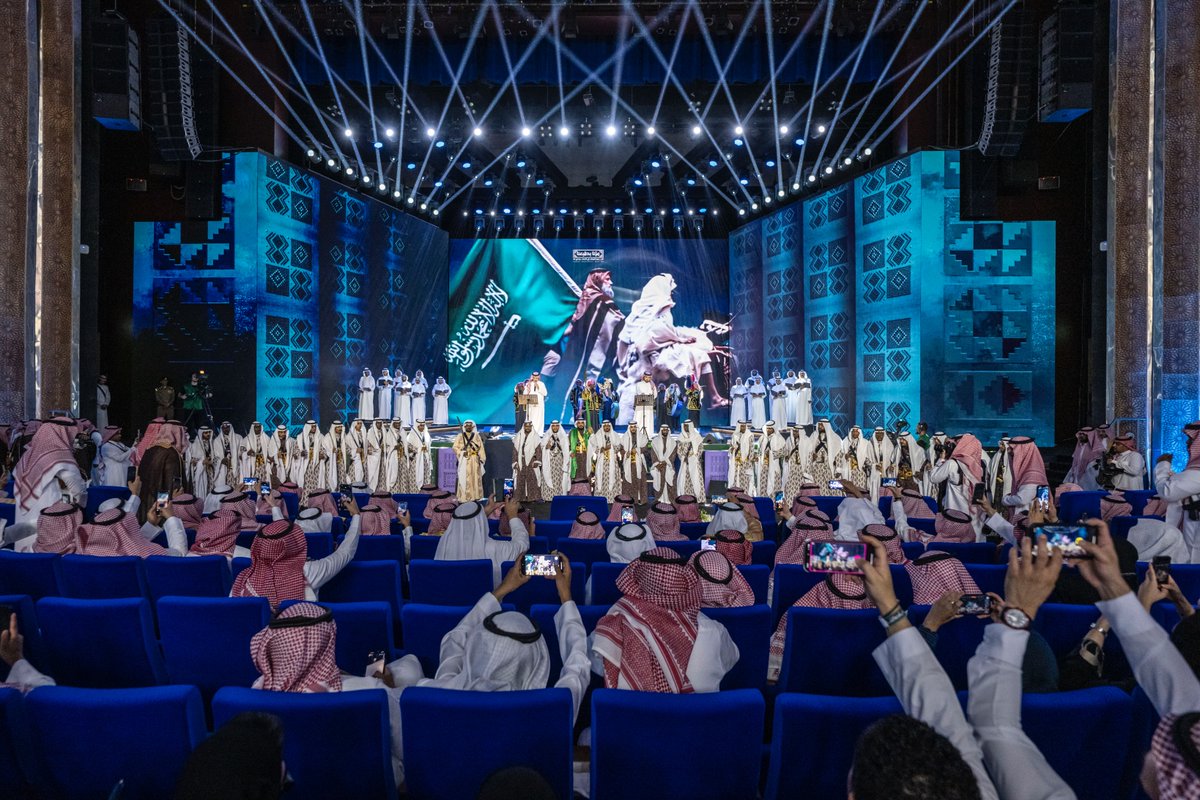 MadinaAuthority's tweet image. سمو أمير المنطقة #سلمان_بن_سلطان يرعى حفل #المدينة_المنورة بمناسبة #اليوم_الوطني_السعودي95، الذي أُقيم تحت شعار #عزنا_بطبعنا، في مركز الملك سلمان الدولي للمؤتمرات.