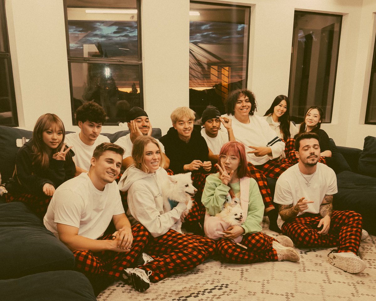 saunturs tweet media