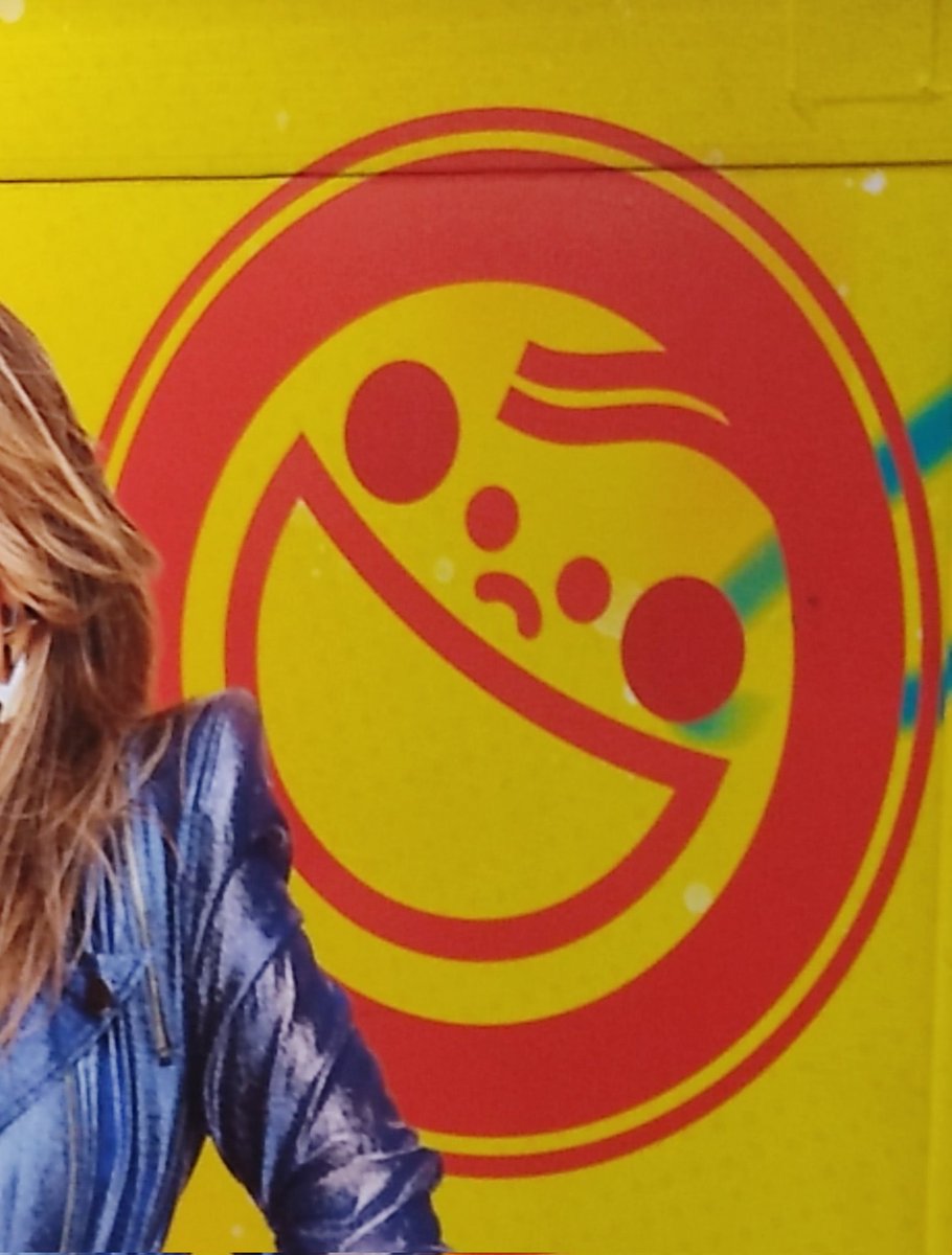Eliss33's tweet photo. Oigaaaan soy yo o el logo de #Sabritas ahora es bipolar y además emo??? Es carita feliz por fuera, triste por dentro? 
#yodigo https://t.co/rgtq3fVRPZ