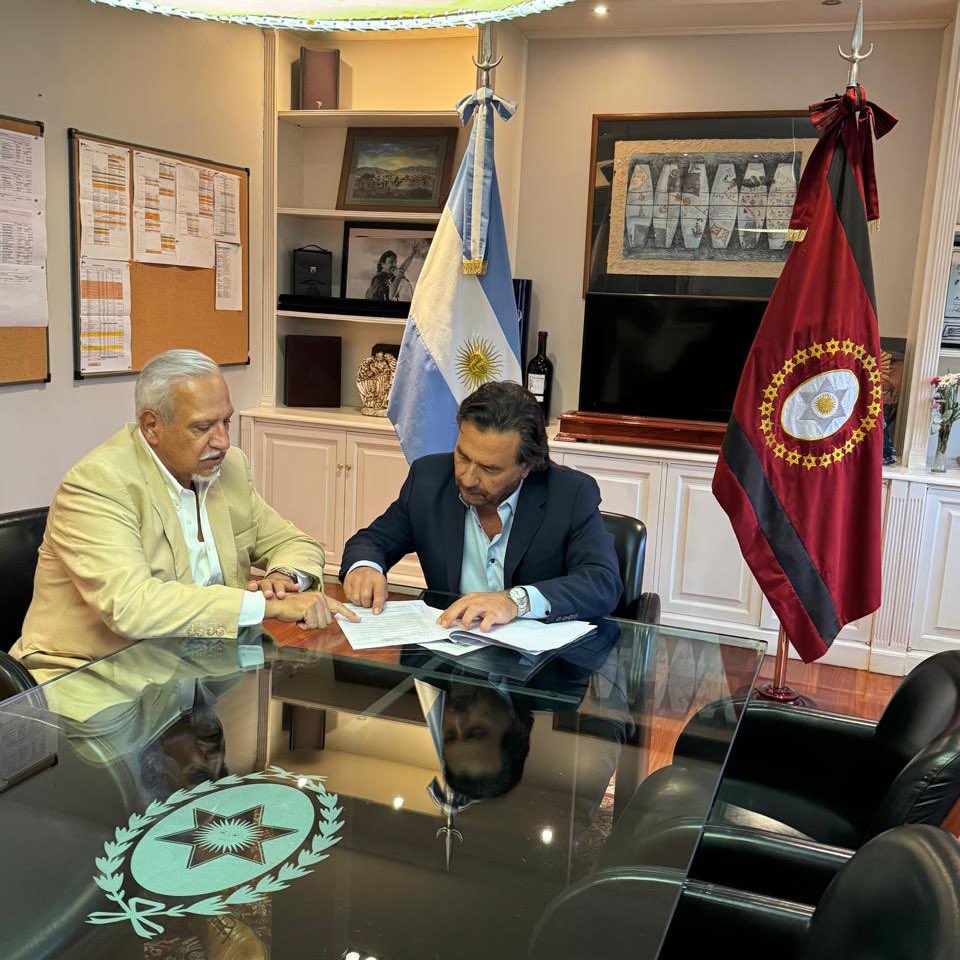 Hoy mantuve una reunión con el Gobernador <a href="/GustavoSaenzOK/">Gustavo Sáenz</a>  
Analizamos la puesta en marcha de obras prioritarias para Salta por parte de la Nación. Ratifique mi compromiso, como siempre lo hice, de trabajar intensamente para que el presupuesto nacional 2026 contemple los recursos